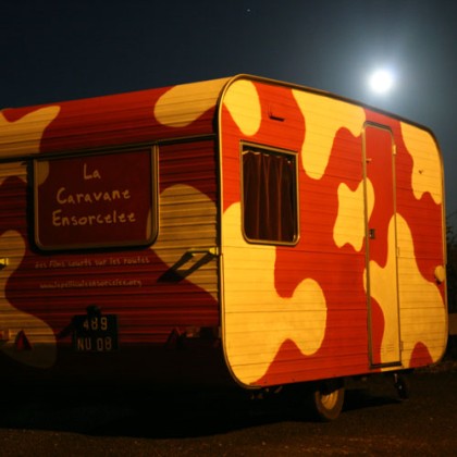 LA CARAVANE ENSORCELÉE AU SQUARE CHANTEPOULET